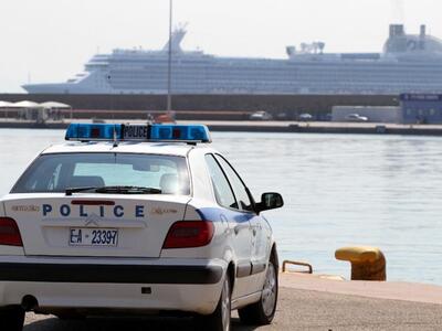 Αθήνα: Επίθεση αντιεξουσιαστών σε γραφεί...