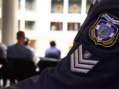 Πάτρα: Επιτέθηκαν και έκλεψαν αστυνομικό...