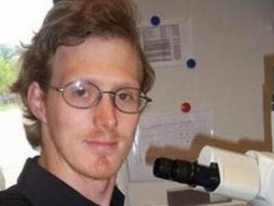 Έκατσε να τον τσιμπούν μέλισσες για να δ...