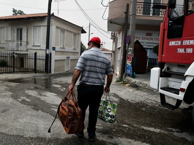 Φωτιές στην Πελοπόννησο: 24 άτομα με ανα...
