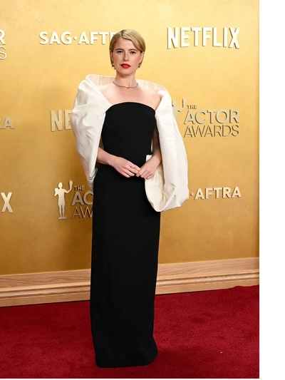 Tζέσι Μπάκλει με Balenciaga