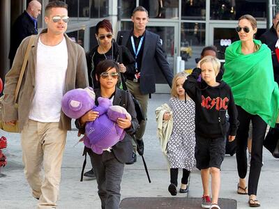 Η αποκαθήλωση της πιο διάσημης οικογένει...