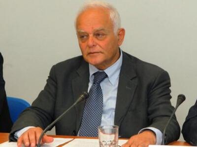 Spiegel: «Το άχαρο καθήκον του Αντώνη Μανιτάκη»