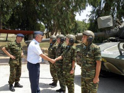 Παραμένει 9 μήνες η θητεία στο Στρατό