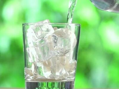 Γιατί το κρύο νερό μας ξεδιψάει καλύτερα;
