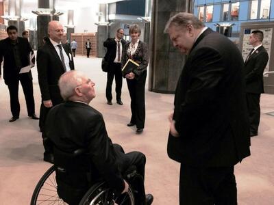 Σόιμπλε καλεί Βενιζέλο – Στο Βερολίνο αύ...