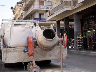 ΠΑΤΡΑ 12 ΤΟ ΜΕΣΗΜΕΡΙ - Μια μπετονιέρα κα...