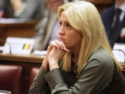 Η Ρένα Δούρου απέλυσε υπάλληλο της Περιφ...