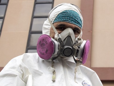 Πόσο σκοτώνει ο κορωνοϊός και πόσο η υπε...