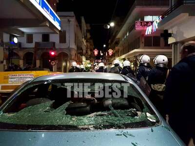 Πάτρα: Πήραν με τις πέτρες αστυνομικούς και έσπασαν αυτοκίνητο