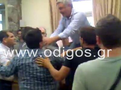 Επεισόδια και ξύλο στο Δημοτικό Συμβούλι...