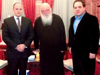 Η Λούξ στο πλευρό του Αρχιεπίσκοπου για ...