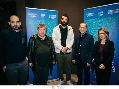 Η ομάδα της Weird Wave (Πέτρος Γκότσης, Αντρέας Κονταράκης, Σάκης Τσιτομενέας, Αλεξία Μεράκου) με τον σκηνοθέτη Ρομέν Γαβράς.