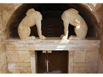 Andrew Chugg: «Ο τάφος ανήκει στη μητέρα...