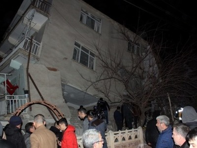 Φονικός σεισμός στην Τουρκία με 19 νεκρο...