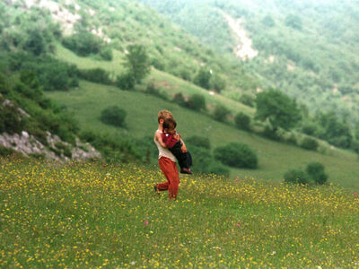 7 Ιουνίου 1998, ένα παιδί αλβανικής κατα...