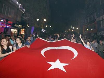 Le Monde: Γιατί επαναστατεί η Τουρκία -Η...