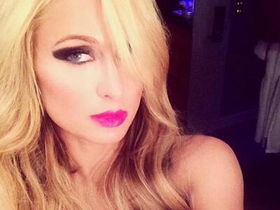 H selfie της Πάρις Χίλτον με μπουρνούζι, σε σπα