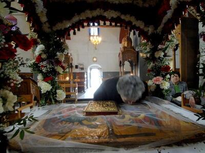 Πάτρα: Σε κλίμα κατάνυξης η περιφορά των...