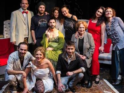 Η θεατρική ομάδα ΜΩΜΩ, παρουσιάζει τη μα...