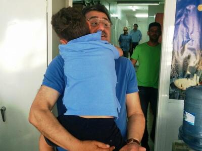 Όρμησε στην αγκαλιά του Πελετίδη ο μικρό...