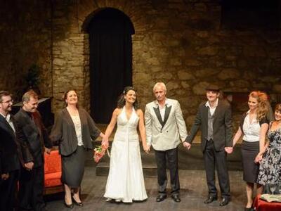 Συνεχίζεται το θεατρικό έργο του Εδουάρδ...