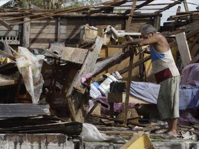 Τα κομμάτια της μαζεύει η Κούβα, μετά τη...