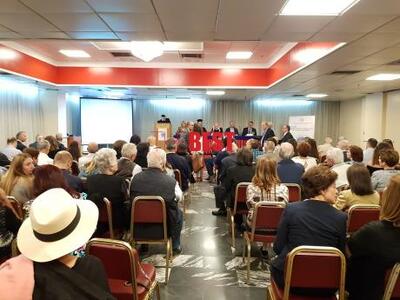 Οι διεμφυλικοί τα βάζουν με τον Ιατρικό ...