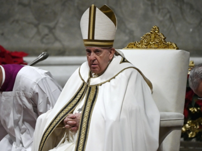 Ο πάπας Φραγκίσκος γιορτάζει τα Χριστούγ...