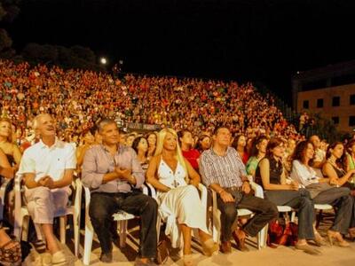 Ο Δήμαρχος Αμαρουσίου Γ. Πατούλης με τη ...
