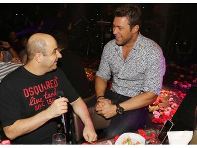 Ο Σεφερλής διασκέδασε στα μπουζούκια