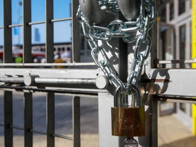 Πότε θα κλείσουν τα σχολεία που θα χρησι...