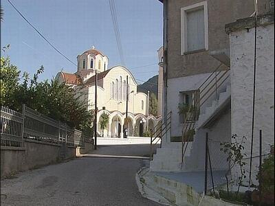 Γκρεμίζουν χριστιανικά παρεκκλήσια στα Κ...