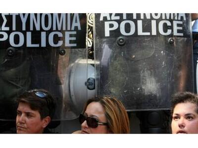 Ενταση ξανά από τις καθαρίστριες έξω από το ΥΠ.ΟΙΚ