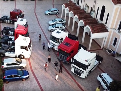 Ο γαμπρός πήγε στην εκκλησία με κονβόι α...