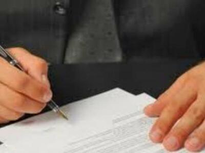 Αναστέλλουν την αποχή τους οι συμβολαιογράφοι