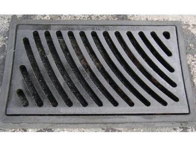 Πάτρα: Έκλεβαν σχάρες από φρεάτια, αλλά ...