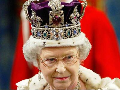 Ελισάβετ η… βασίλισσα των καπέλων! Δείτε το βίντεο