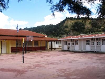 Δημοτικό Σχολείο στα Καμίνια (παλαιά κτή...