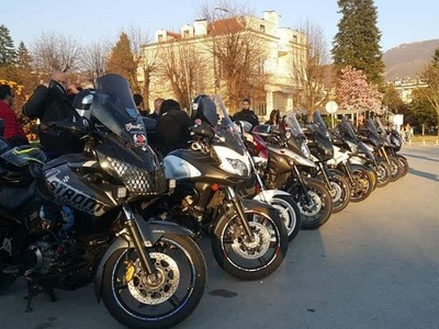 Η πατρινή παρέα με τις μηχανές που έφτασ...