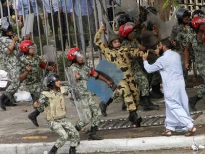Αίγυπτος: Δακρυγόνα από το στρατό σε ισλ...
