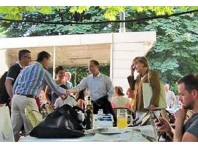 Διάλειμμα για πίτσα με ρόκα και μπυρούλα...