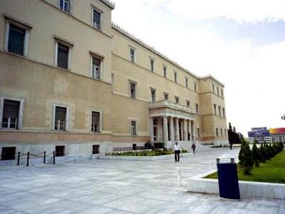 Η επιτροπή «πόθεν έσχες» καλεί τον ειδικ...