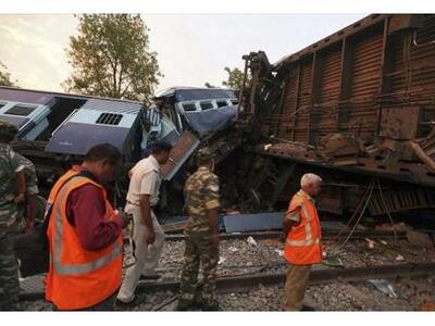 Σύγκρουση τρένων με τουλάχιστον 12 νεκρούς