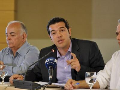 Ο Τσίπρας παρουσίασε τη "Μαύρη Βίβλ...