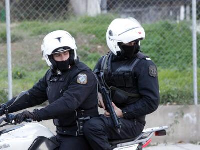 Πάτρα: Αστυνομικοί της ΔΙΑΣ βρήκαν τσαντ...
