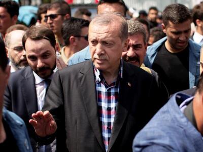 «Σουλτάνος» ο Ερντογάν στην Τουρκία – Πά...