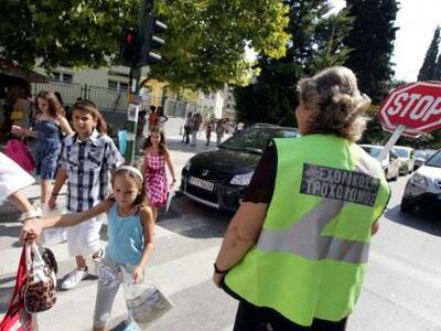 Αιγιάλεια: Προσλαμβάνονται σχολικοί τροχ...