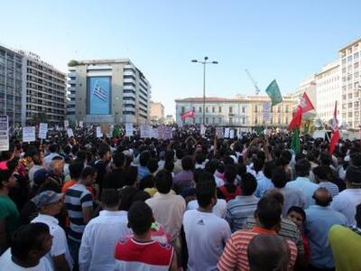 Στο Σύνταγμα έφτασε η αντιρατσιστική πορ...