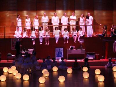 Δείτε φωτογραφίες από την παράσταση «Με ...